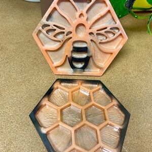 Resin Bee Design Coaster Set/2